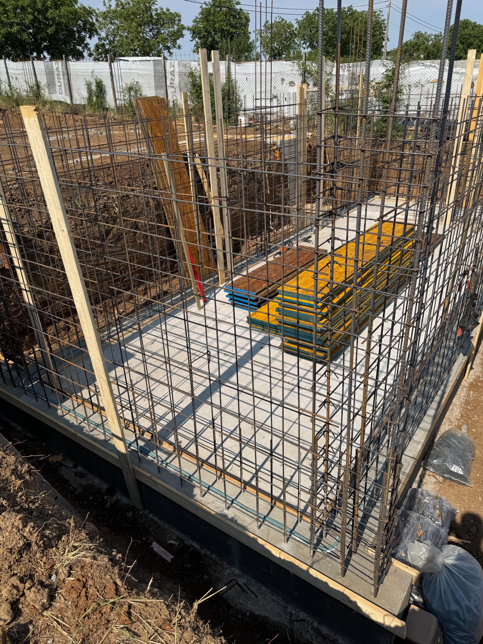 Construcții la roșu Oradea